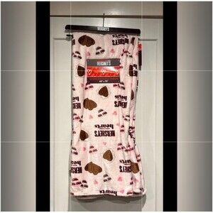 Viral Hersey’s Valentine Blanket “Extra Creamy Hearts”